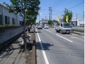 地域貢献への取組み－道路清掃の様子